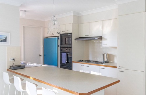 Cudmirrah House | Relaxing Family Retreat on a Peaceful Street with Pool