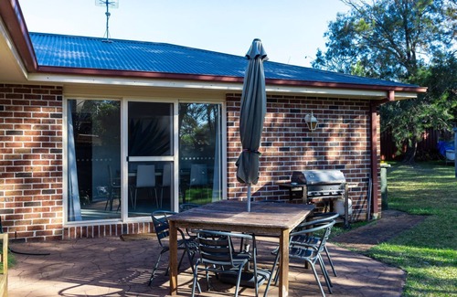 Cudmirrah House | Relaxing Family Retreat on a Peaceful Street with Pool
