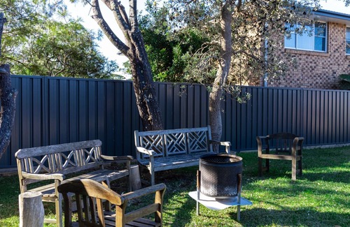 Cudmirrah House | Relaxing Family Retreat on a Peaceful Street with Pool