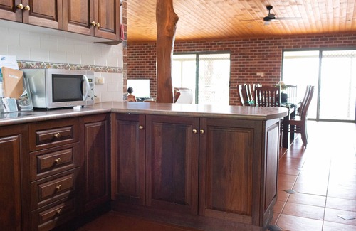 Coomba Park House | Lakehouse Retreat: Sleeps 12, Pet-Friendly & Scenic Views
