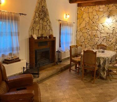 Taut House | Relax at The LakeHouse Tauț - Family & Pet Friendly Retreat