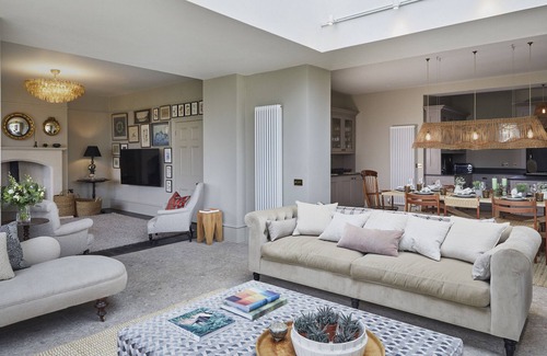 Lechlade Apartment | Discover The Lakes By YOO: Pet-Friendly Retreat with Spa