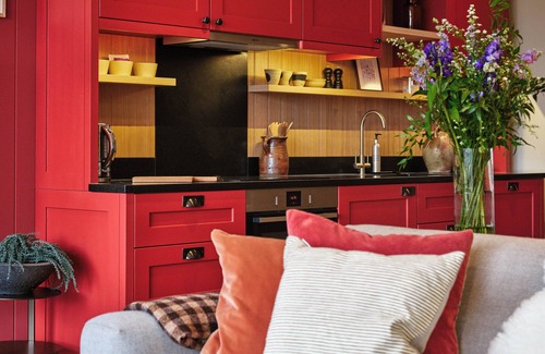 Lechlade Apartment | Discover The Lakes By YOO: Pet-Friendly Retreat with Spa