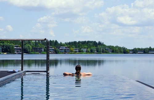 Lechlade Apartment | Discover The Lakes By YOO: Pet-Friendly Retreat with Spa