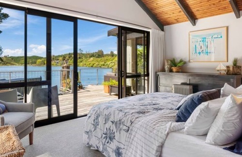 Okere Falls House | The Lakes Edge, Luxury Lake Front House, Lake Rotoiti, Rotorua
