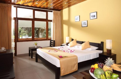 New Town Hotel | Relaxing Retreat at The Lakeside with Pool & Breakfast