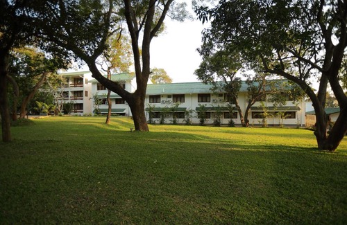 New Town Hotel | Relaxing Retreat at The Lakeside with Pool & Breakfast