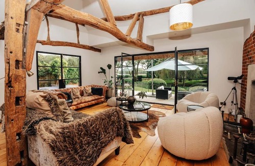 Playhatch House | Scenic Retreat at The Lakeside Viewing Gallery