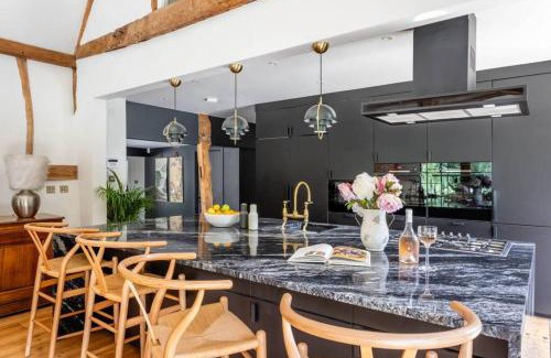 Playhatch House | Scenic Retreat at The Lakeside Viewing Gallery