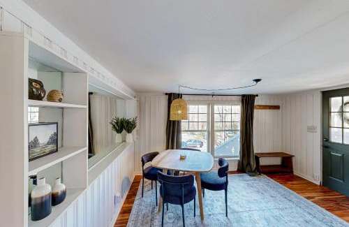 Buford House | Experience The Lakeway House: Pet & Child Friendly Retreat