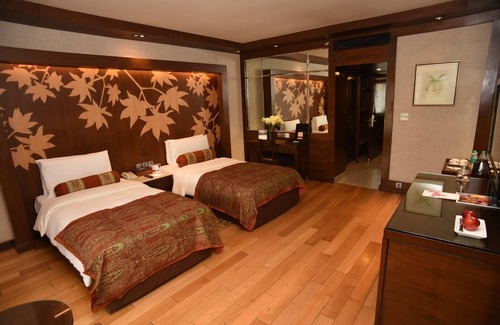 Brein Hotel | Elegant Stay at The Lalit Grand Palace Srinagar - 5 Star