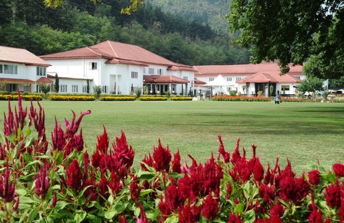 Brein Hotel | Elegant Stay at The Lalit Grand Palace Srinagar - 5 Star