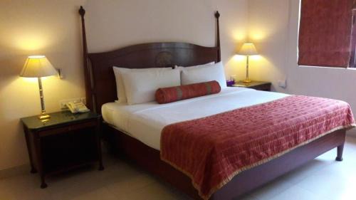 Khajuraho Hotel | Elegant Stays at The Lalit Traveller Khajuraho - 5-Star Retreat