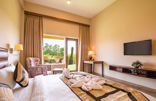 Mathura Hotel | Discover The Lalita Grand: Family-Friendly 4-Star Retreat