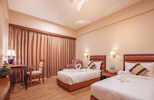 Mathura Hotel | Discover The Lalita Grand: Family-Friendly 4-Star Retreat