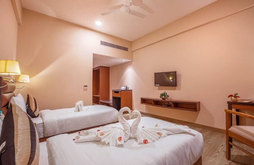 Mathura Hotel | Discover The Lalita Grand: Family-Friendly 4-Star Retreat