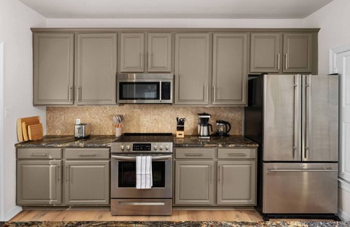 Old Enfield Apartment | The Lamar Lookout + 3BR + Skyline Views in Austin