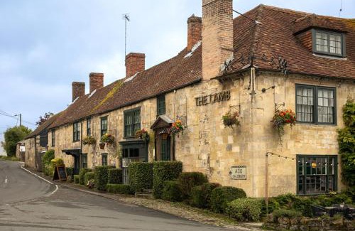 Hindon Hotel | Pet-Friendly Comfort at The Lamb Inn with Breakfast Included