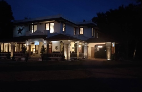 Gainesville Bed & Breakfast | Experience The Lancaster Manor B&B with Pool & Spa