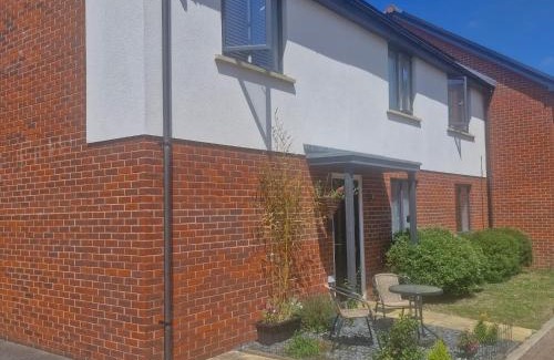 Folkestone House | Discover The Lancers: Guest Rated 9.6 with Kitchen Access