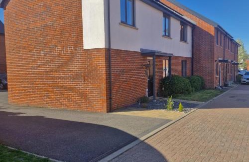 Folkestone House | Discover The Lancers: Guest Rated 9.6 with Kitchen Access