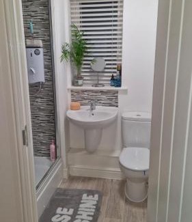 Folkestone House | Discover The Lancers: Guest Rated 9.6 with Kitchen Access