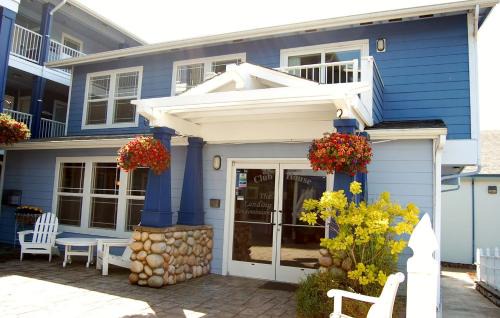 Historic Bayfront Hotel | Pet-Friendly Retreat at The Landing Newport Condominium Hotel