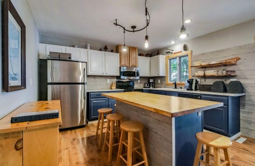 New Auburn Cabin | Experience Lakefront Bliss at The Landing on Lower Long Lake