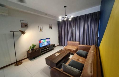 Seri Tanjung Pinang Apartment | Seaview 4BR Homestay at The Landmark by Katana, Pet Friendly
