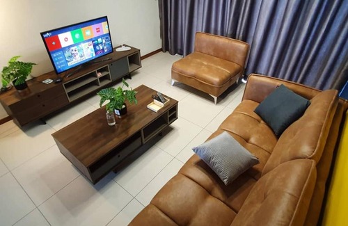 Seri Tanjung Pinang Apartment | Seaview 4BR Homestay at The Landmark by Katana, Pet Friendly