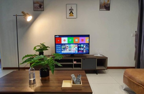 Seri Tanjung Pinang Apartment | Seaview 4BR Homestay at The Landmark by Katana, Pet Friendly