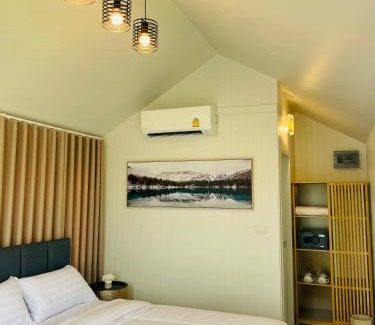 Pa Phayom Hotel | Experience The Landmark Resort And Villa with Pool & Breakfast