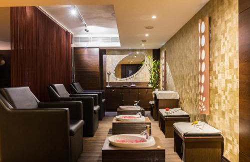 Kanpur Hotel | Experience The Landmark Towers: Oceanfront Bliss Awaits