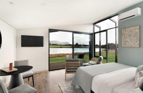 Pokolbin Hotel | Discover The Lane Retreat: Family-Friendly with Pool Access