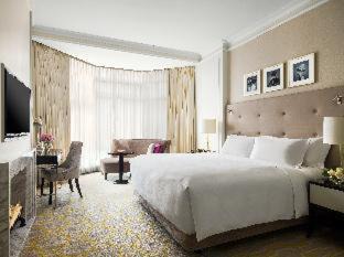 Tsim Sha Tsui Hotel | Elegant Retreat at The Langham Hong Kong: Pet Friendly & Pool