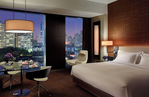 Huaihai Road Commercial Area Hotel | Experience The Langham, Shanghai: 5-Star Luxury Awaits