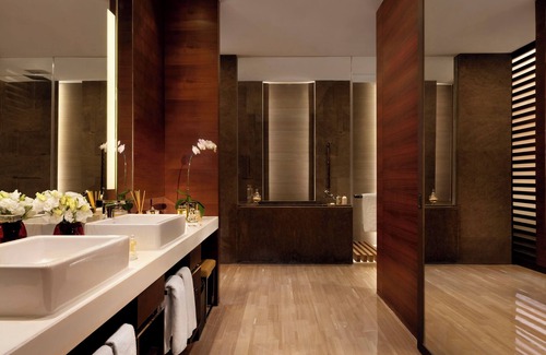 Huaihai Road Commercial Area Hotel | Experience The Langham, Shanghai: 5-Star Luxury Awaits