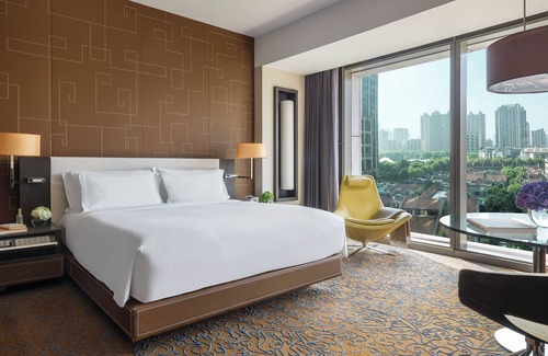 Huaihai Road Commercial Area Hotel | Experience The Langham, Shanghai: 5-Star Luxury Awaits