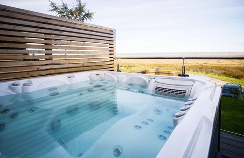 Llangennith Ski Chalet | Oceanfront Retreat at The Langland Bay Lookout - 10/10 Rated