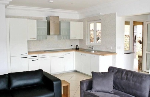 Aburi Villa | The Lansdown