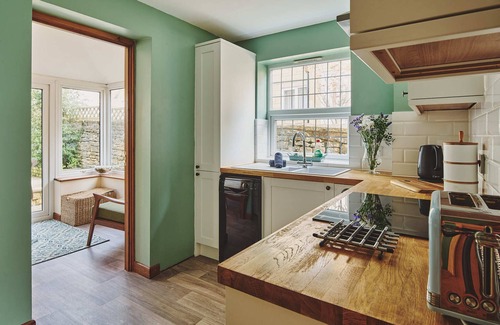Bourton Bed & Breakfast | Discover The Lansdowne: 4-Star Stay with Breakfast Included