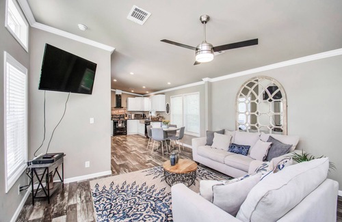 Willis House | Discover The Lantana Tiny Home: Relaxing Cottage Retreat
