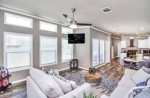 Willis House | Discover The Lantana Tiny Home: Relaxing Cottage Retreat