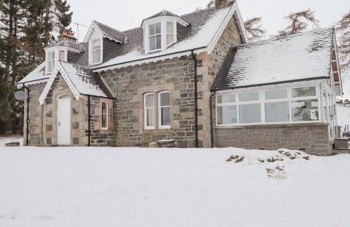 Kingussie Cottage | Dog-Friendly Retreat at The Larches in Kingussie