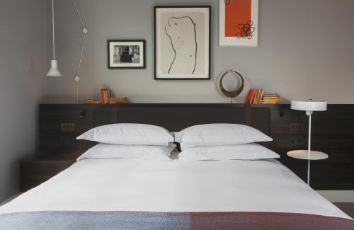 Pembridge Hotel | Elegant The Laslett: 5-Star Stay with Pet-Friendly Perks