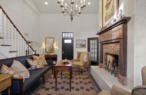 Arrow Rock House | Top-Rated Family Retreat at The Latch House Arrow Rock