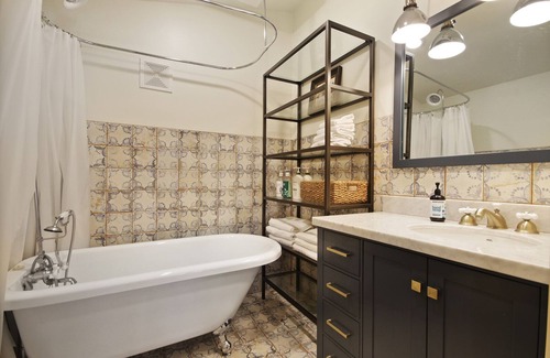 Arrow Rock House | Experience The Latch House Barn - Perfect for Families & Pets