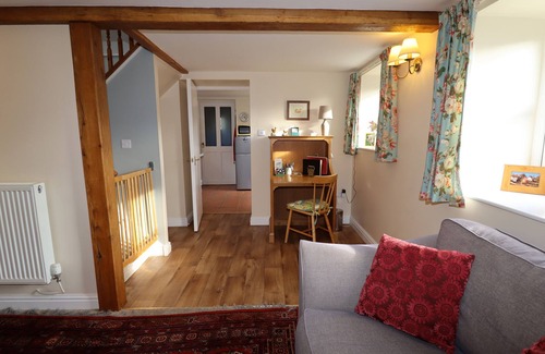 Felton Cottage | Pet-Friendly Getaway at The Laurels Barn in West Felton