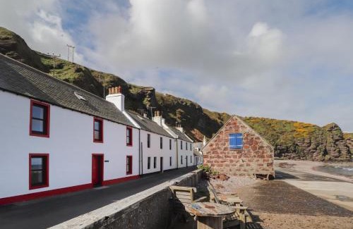 Fraserburgh House | Discover The Laurels: A Welcoming 4-Star Family Retreat