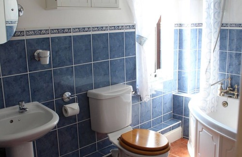 Witney Bed & Breakfast | Guest Rated 9.8: Discover The Laurels Guesthouse Amenities
